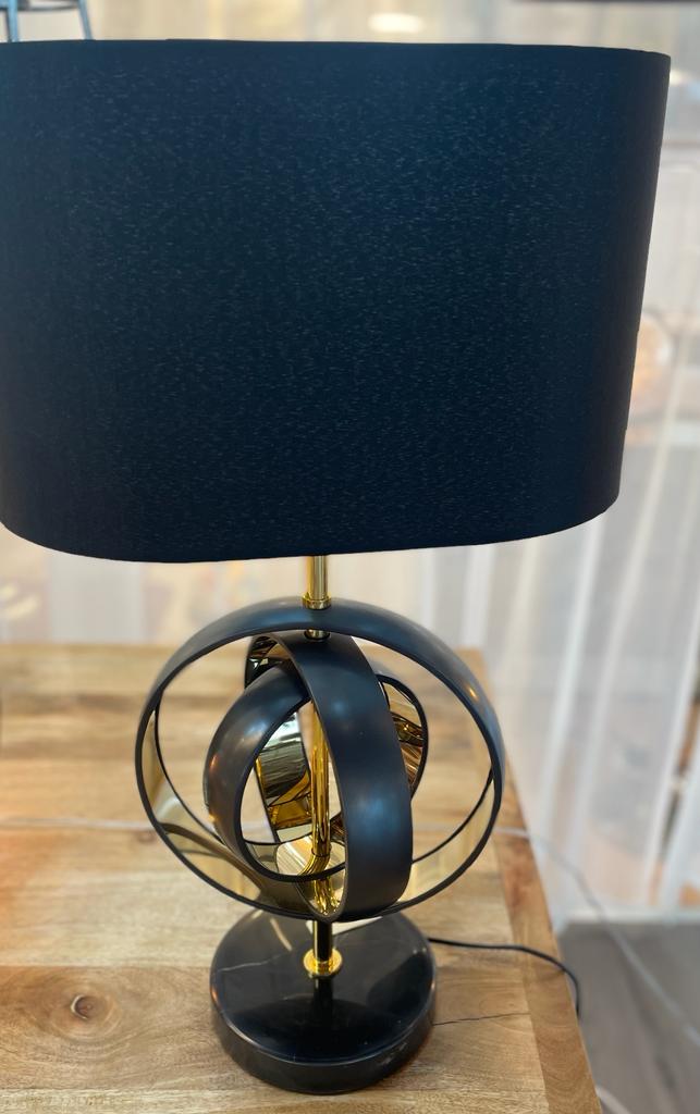 Tafel lamp modern goudkleurig met zwart