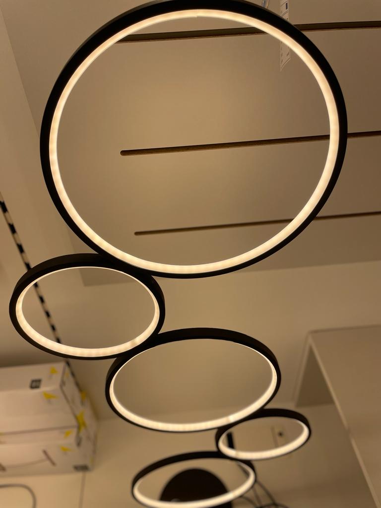 Vloerlamp met grote ringen