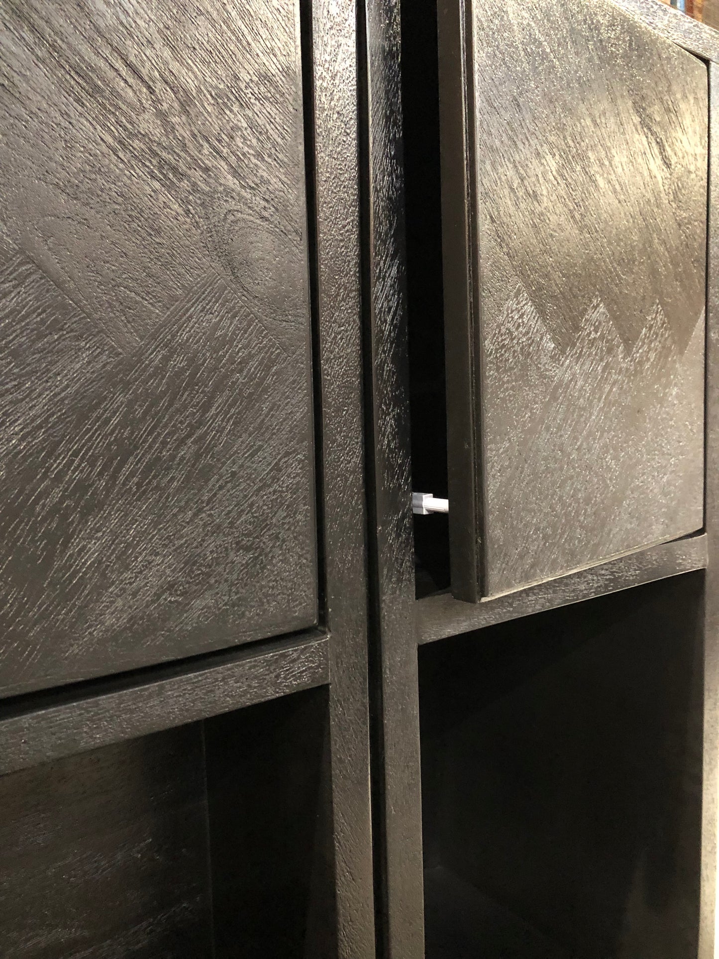 CINEWALL L260 X H220CM MET FIREPLACE 180CM, MAX 75" TV MANGOHOUT MET FISHBONE