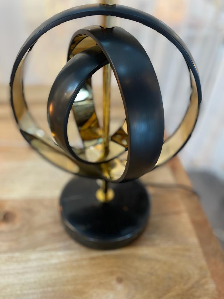 Tafel lamp modern goudkleurig met zwart