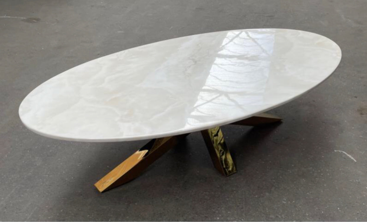 Marmeren salontafel wit ovaal met goud