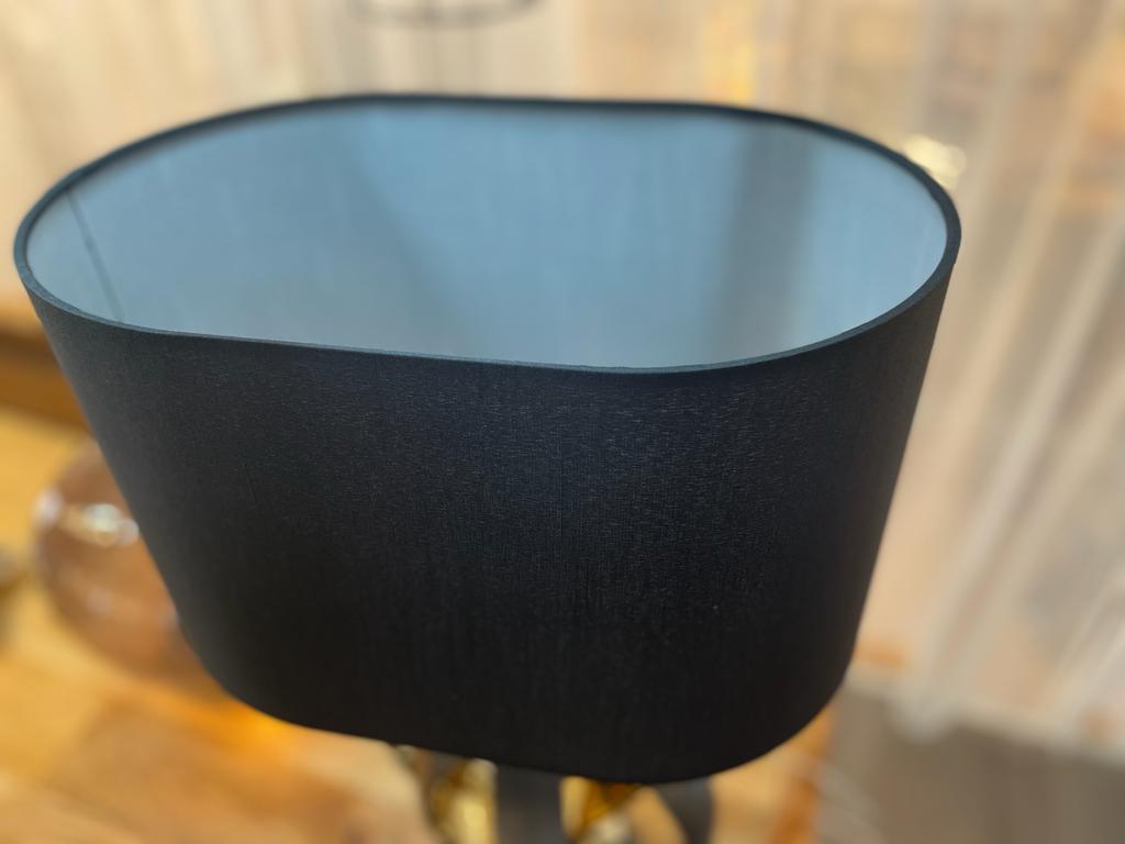 Tafel lamp modern goudkleurig met zwart