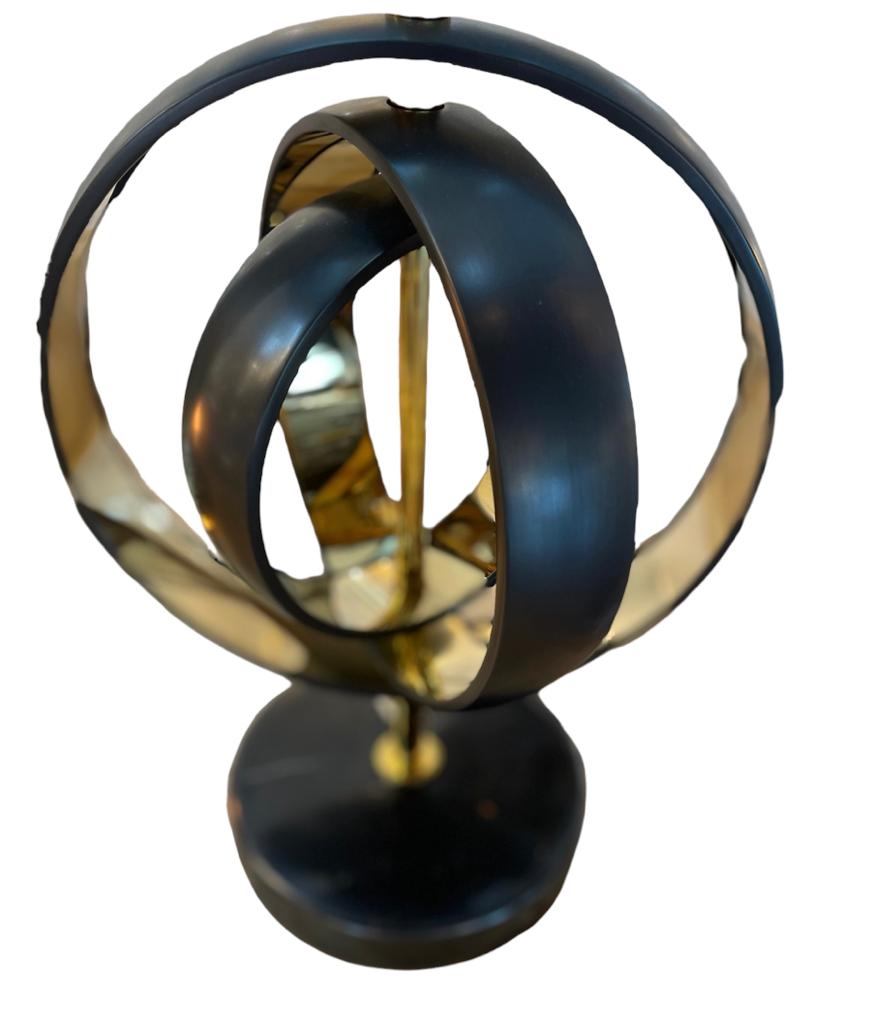 Tafel lamp modern goudkleurig met zwart