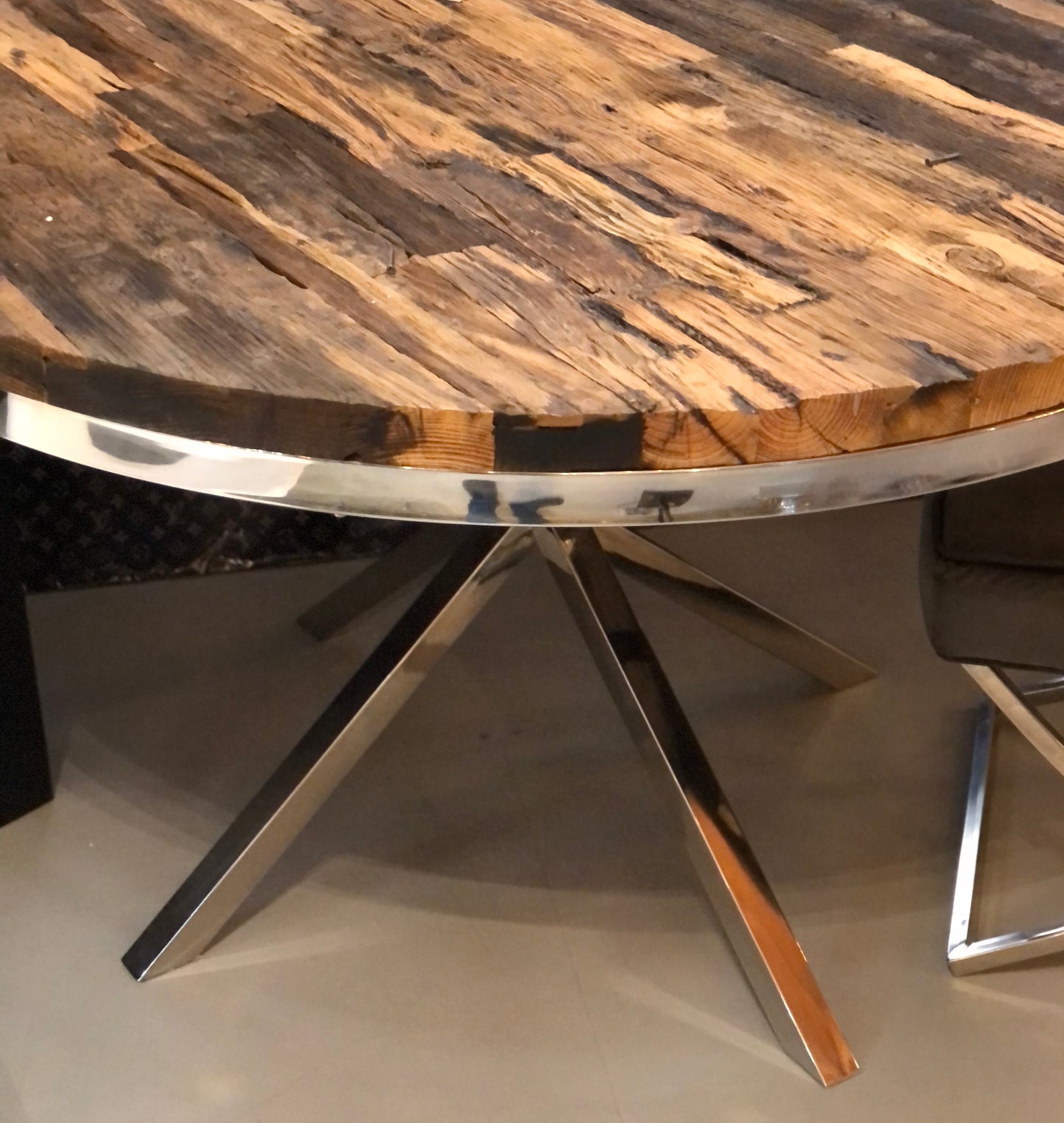 Eettafel rond/hout 130cm