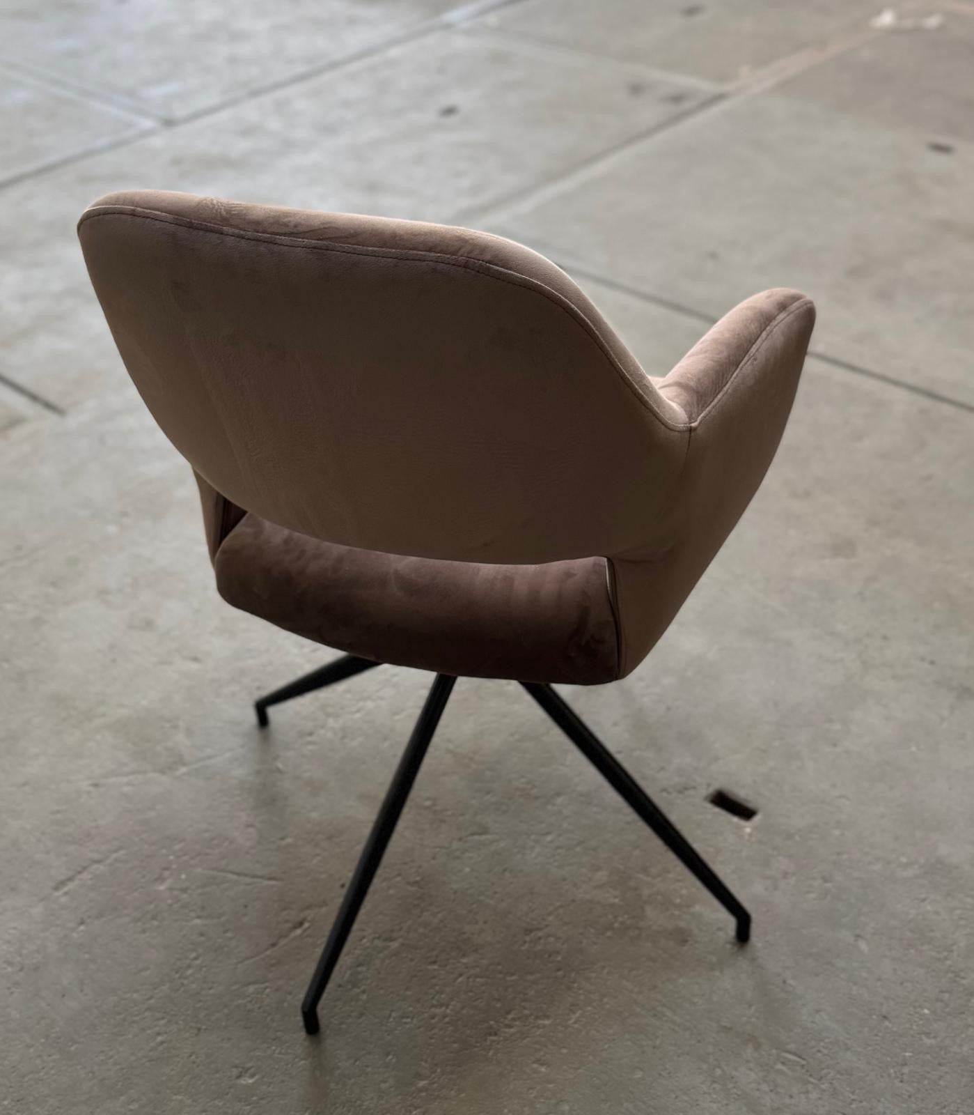 Eetkamerstoel, taupe met zwarte poot draaibaar