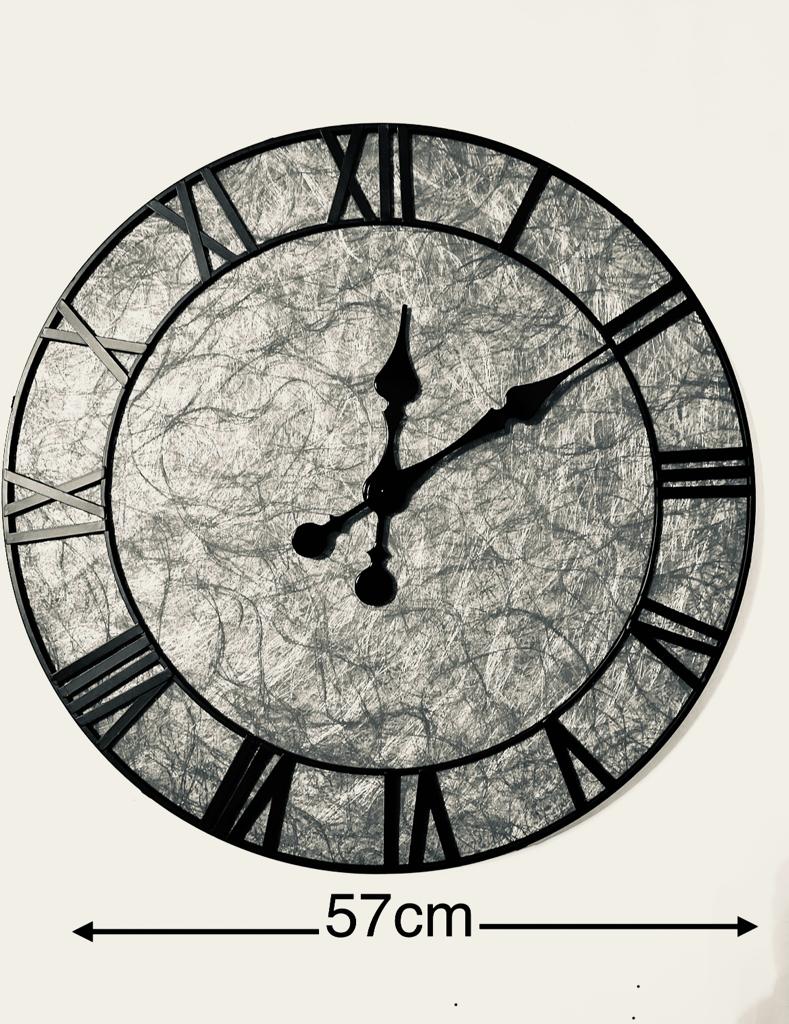 Zilveren look klok met romeinse cijfers