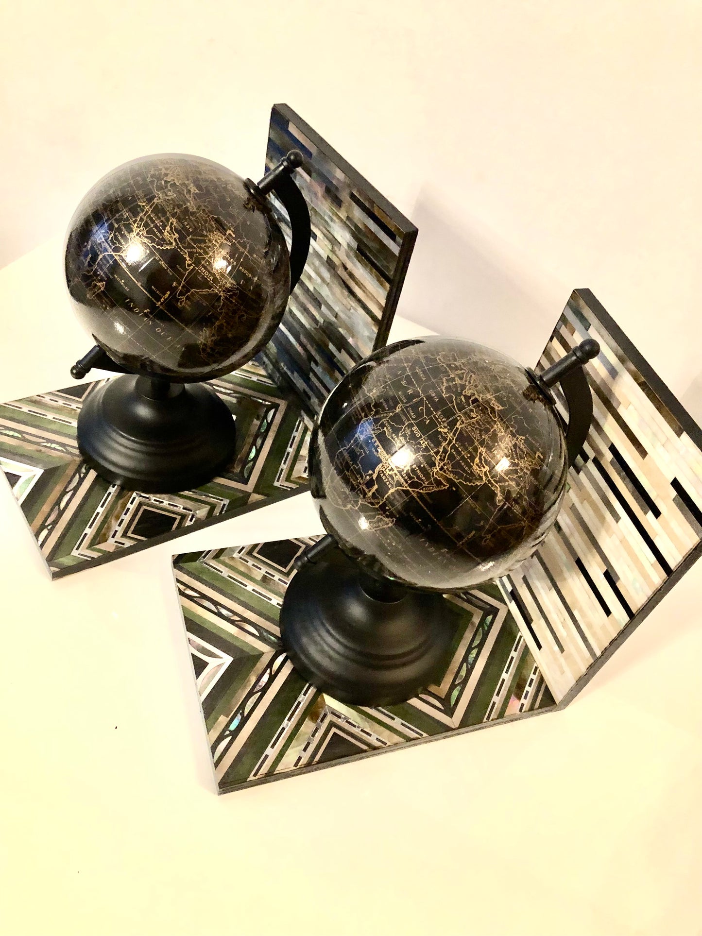 Boekensteun wereldbol 15x21cm