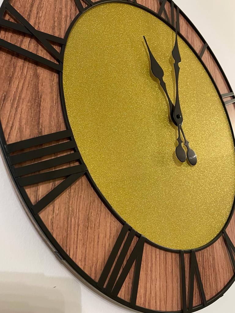 Klok Romeinse cijfers goud/zwart/bruin