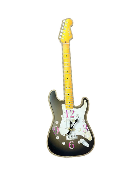 Wandklok zwart in de vorm van een gitaar