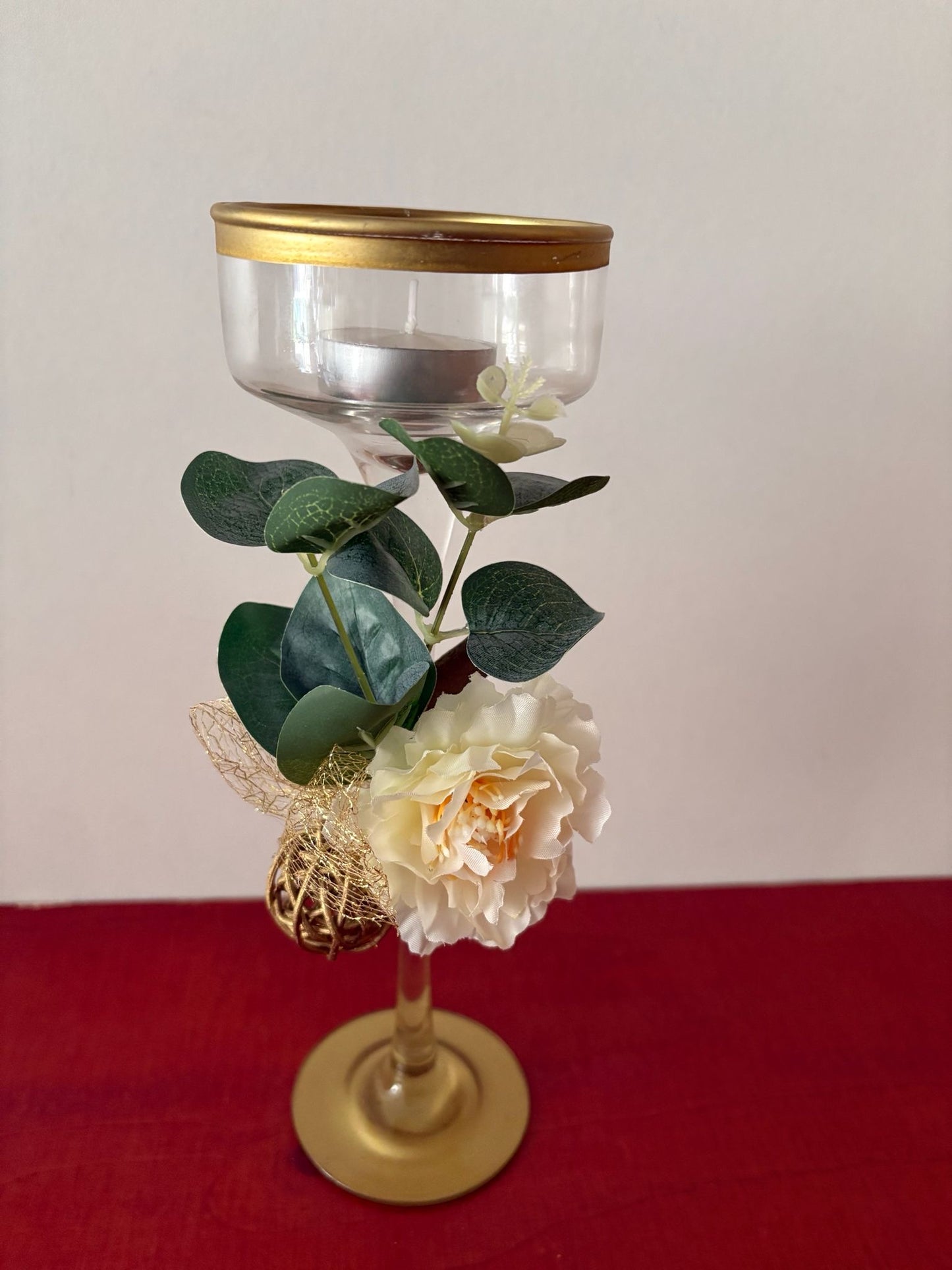 Glazen theelicht houder met decoratieve versieringen