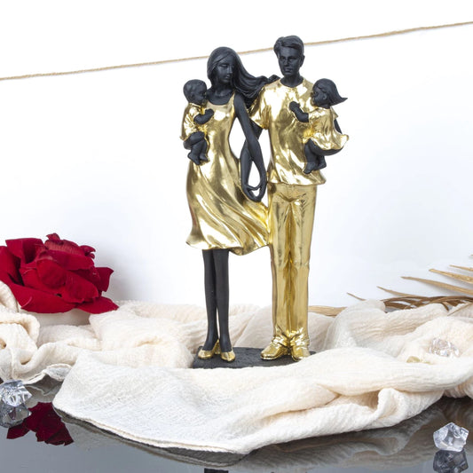 Sculptuur Koppel Met 2 Kinderen – Polyresin – Goud/Zwart – 14×29,5cm