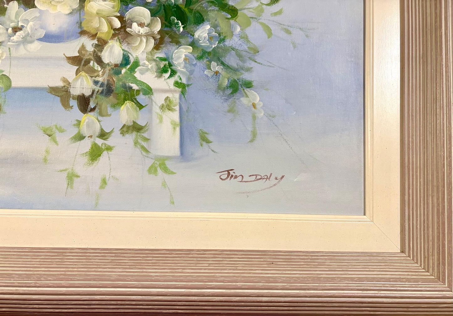 Olieverfschilderij met bloemen en stoel geschilderd door “Tim Daly”