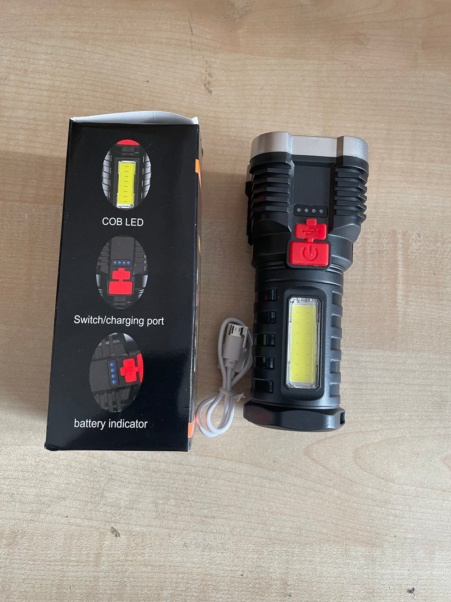 5 Led draagbare, oplaadbare LED-zaklamp met een COB-zijlicht bij Huis77 Tomasian