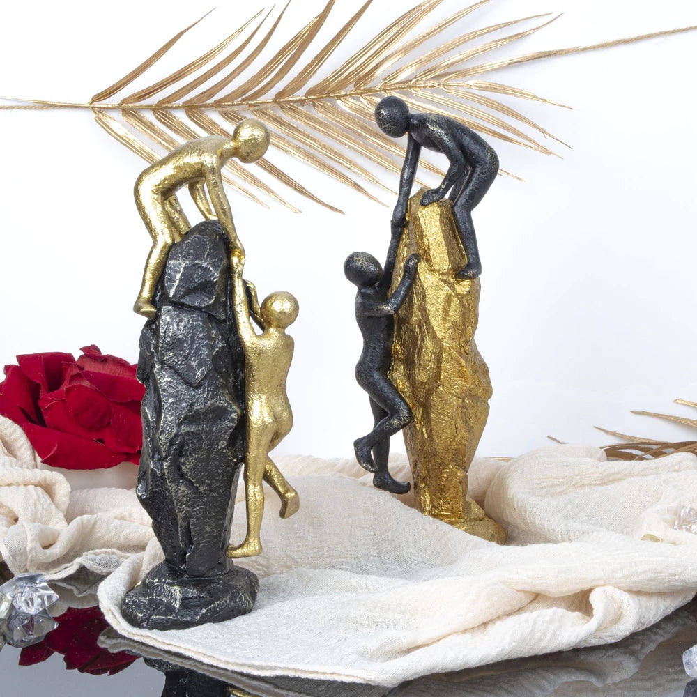 Steen met figuren "Helping Hand" goud+zwart h=26,5cm b=10cm diverse kleuren.