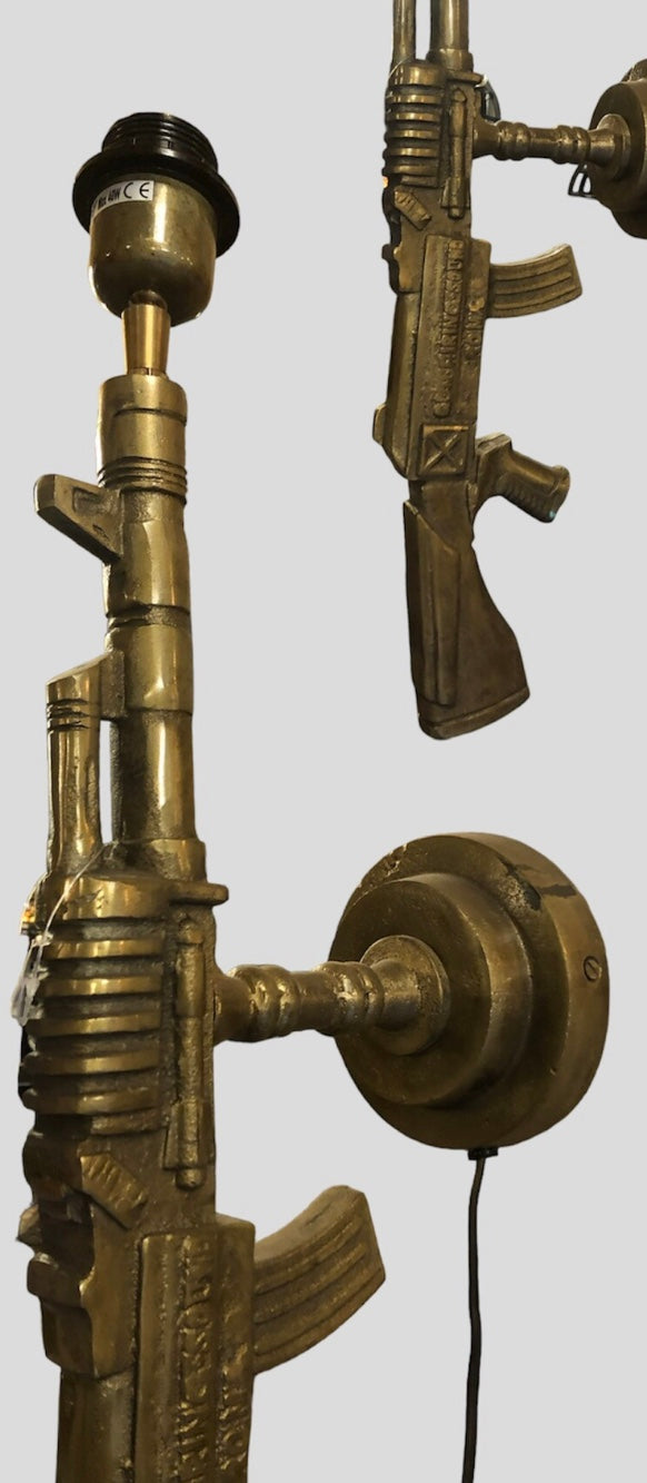 Wandlamp Kalashnikov goud