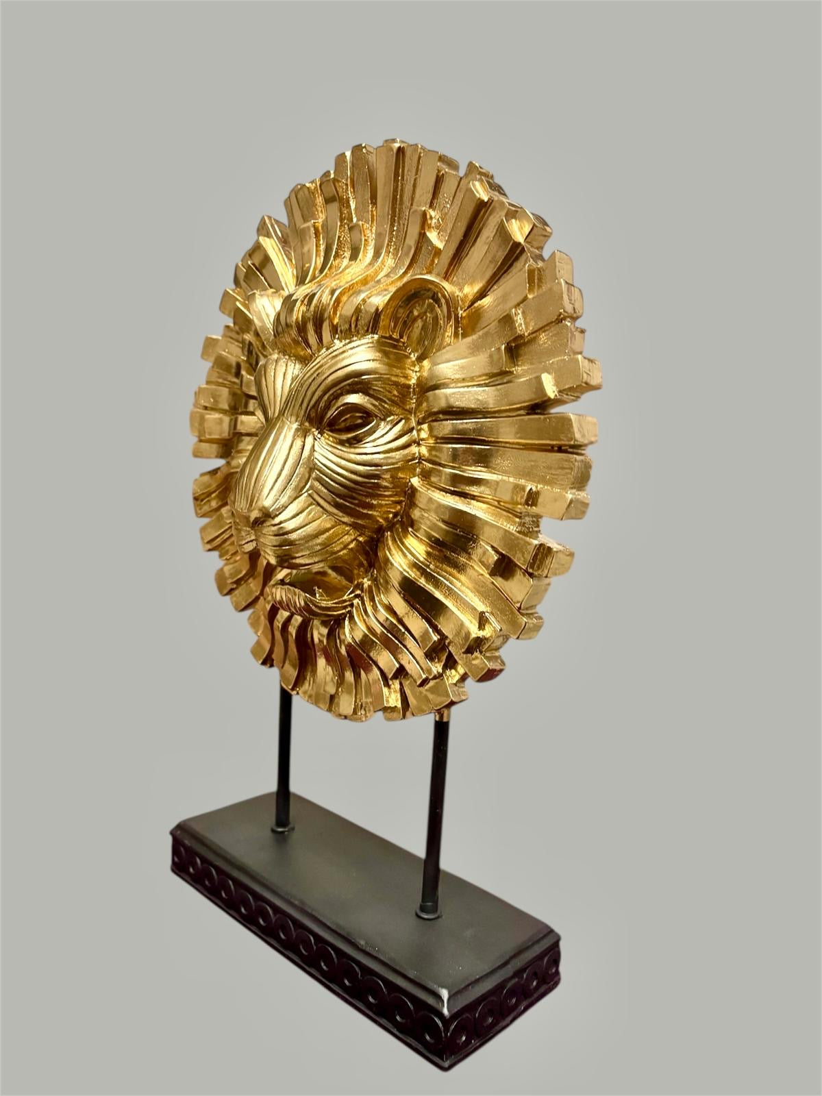 Leeuwenkop ornement goud met zwarte voet