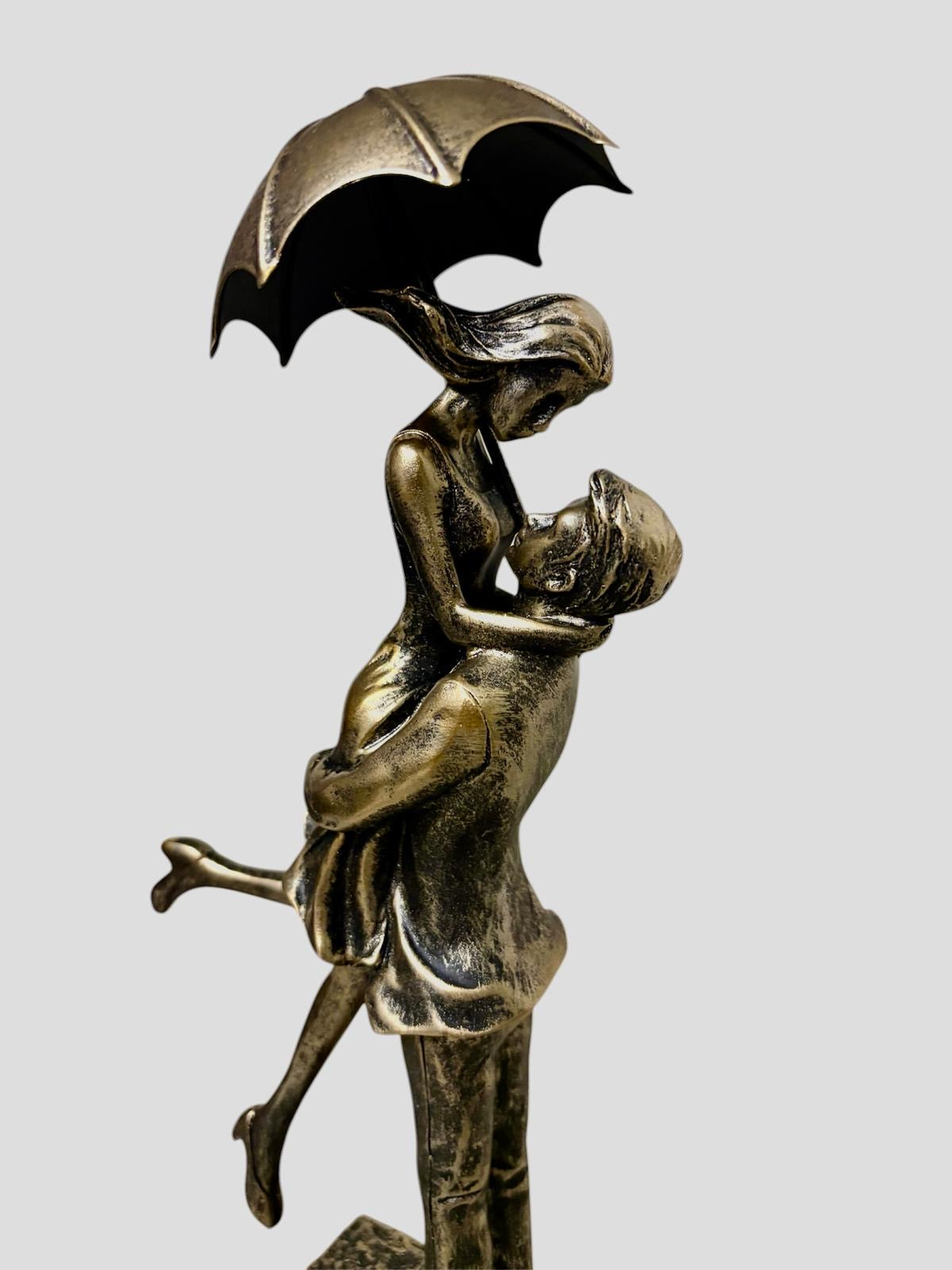 Sculptuur Paar met Paraplu - Goud en Zwart