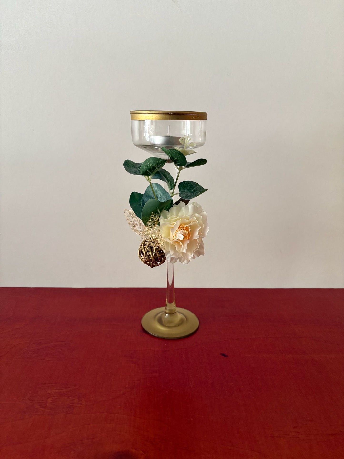 Glazen theelicht houder met decoratieve versieringen