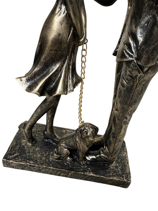 Sculptuur, Paar met Hond en Paraplu, Goud en Zwart, Vintage Uitstraling, Verliefde Koppel