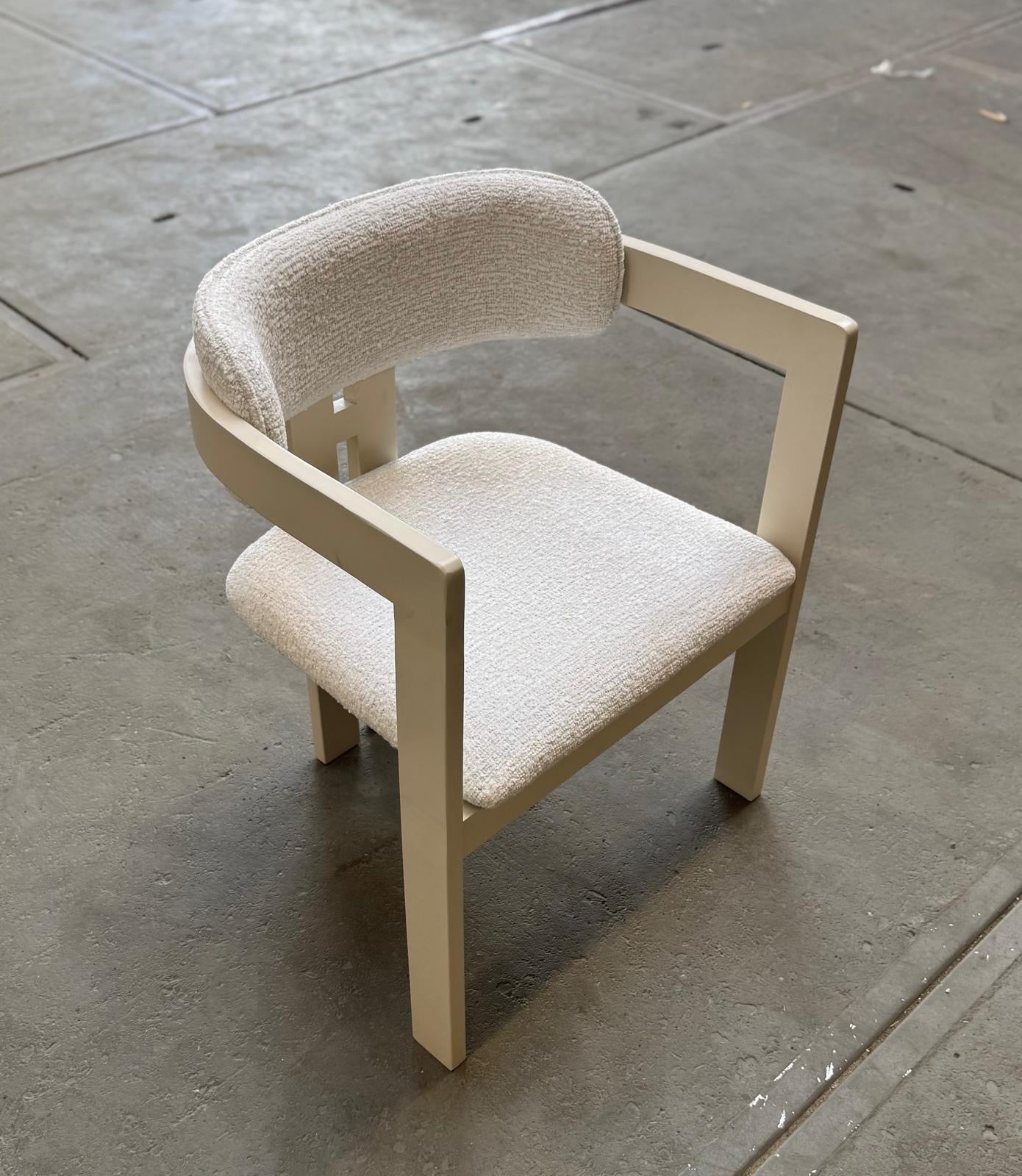 Eetkamerstoel Teddy wit met beige houten poot