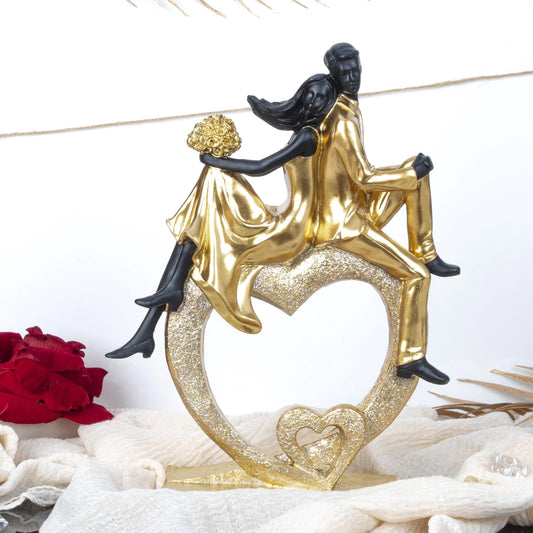 Sculptuur Zittend Koppel Op Hart – Polyresin – Goud/Zwart – 24,5x33cm